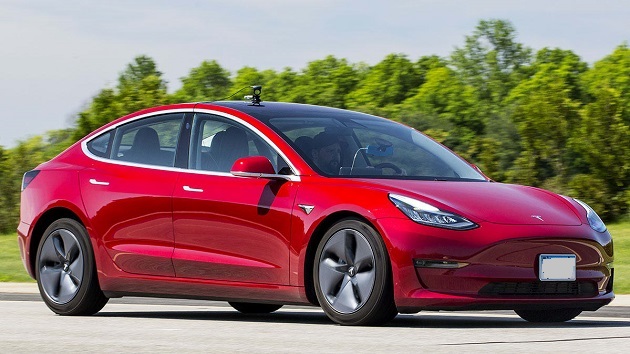 Акциите на Tesla TSLA се повишиха през първата половина на